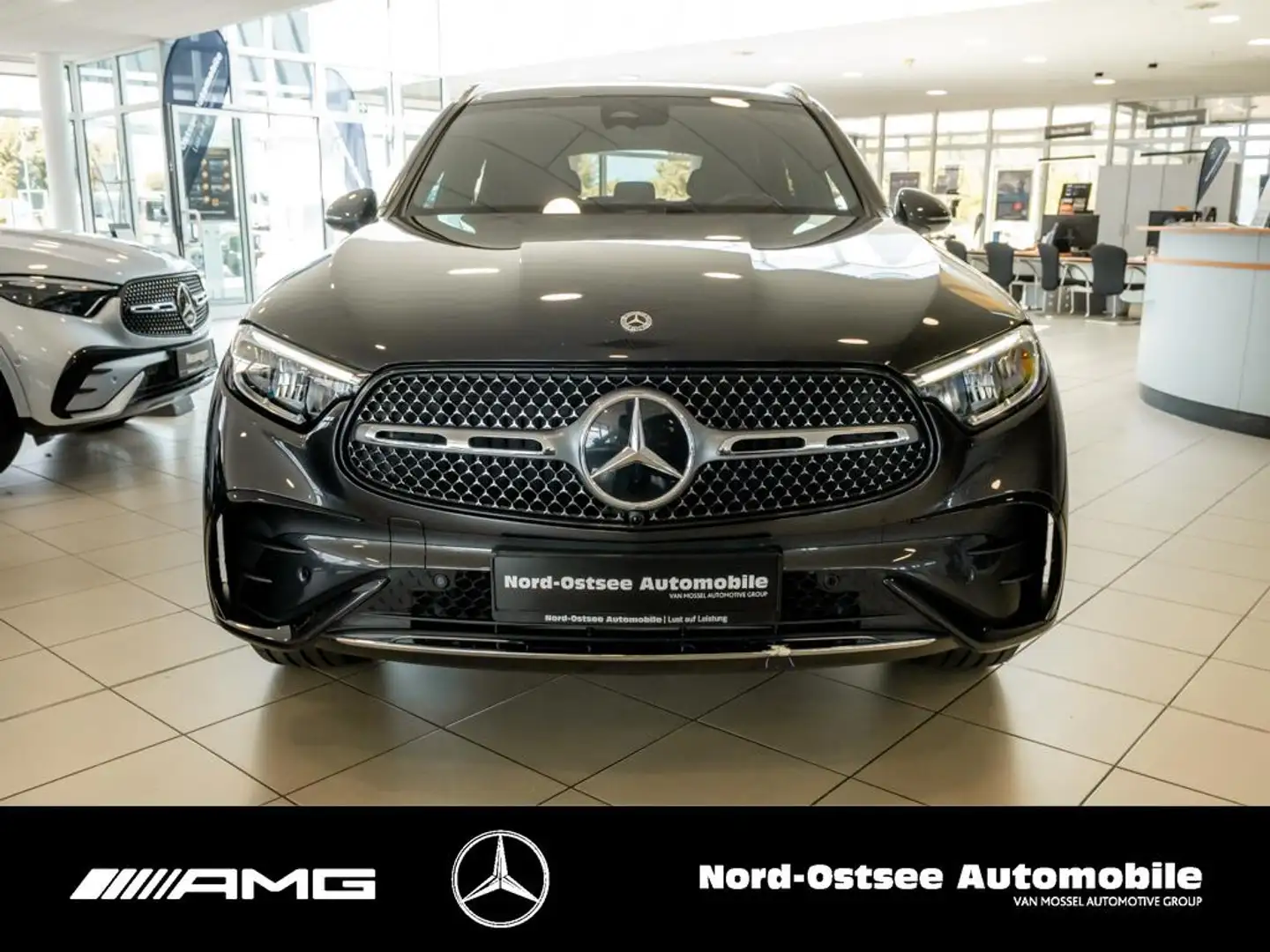 Mercedes-Benz GLC 300 d 4M AMG KAMERA DISTRONIC KEYLESS LED Grau - 2