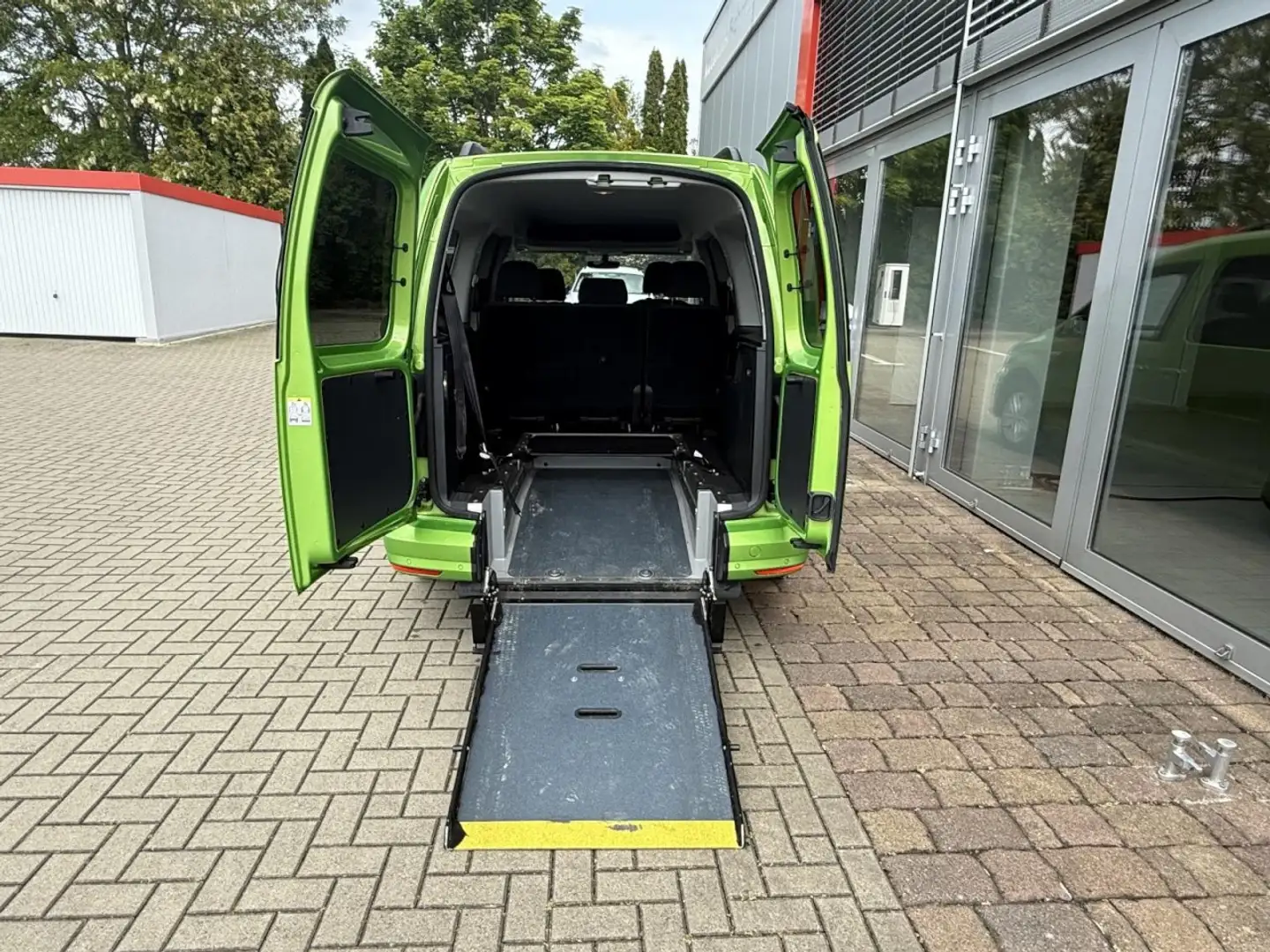 Volkswagen Caddy Maxi Comfortline 1.4 TSI DSG (ROLLSTUHL) Klima Verde - 2
