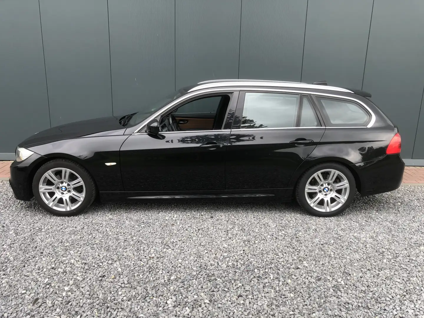 BMW 318 3-serie Touring 318i High Executive M-Sport Editio Zwart - 2