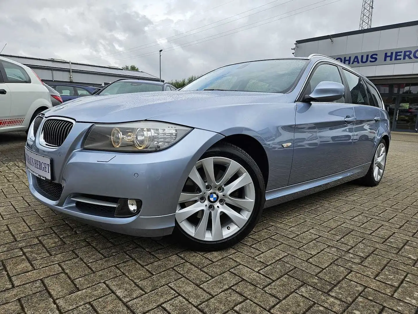 BMW 325 i Touring Aut. Edition Lifestyle Scheckheft/Navi/T Bleu - 1