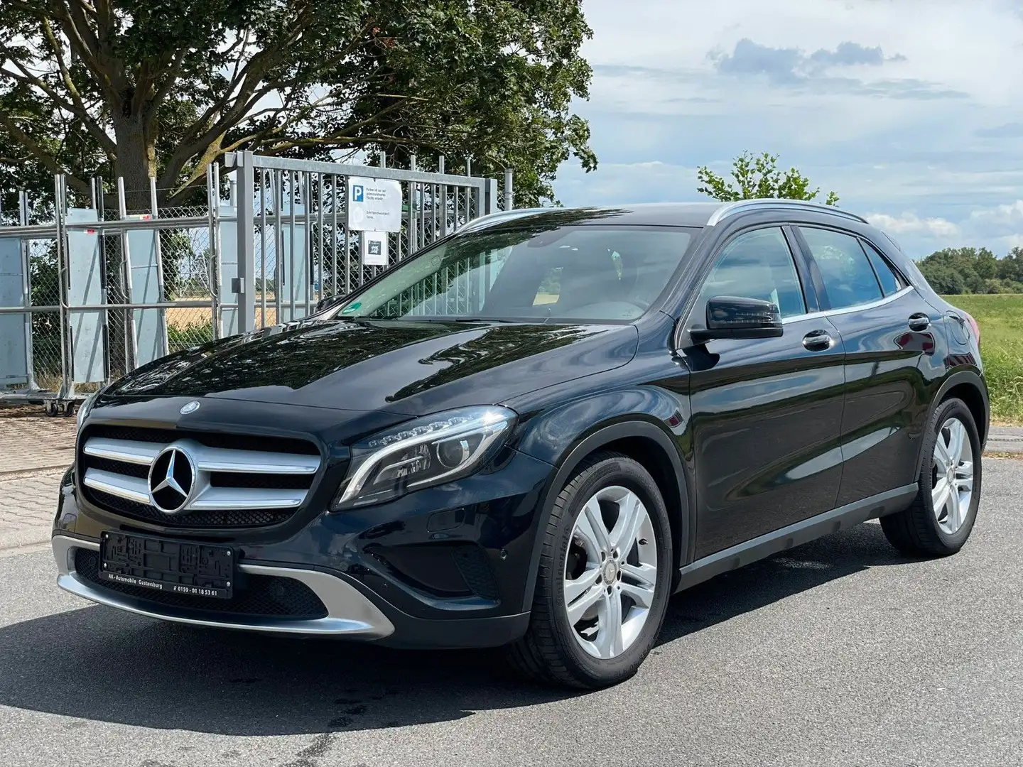 Mercedes-Benz GLA 200 Automatik Navi Leder Xenon Kamera Noir - 2