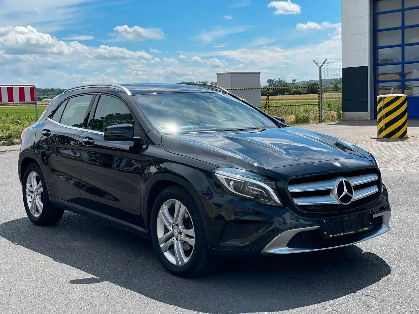 Mercedes-Benz GLA 200 Automatik Navi Leder Xenon Kamera Noir - 1
