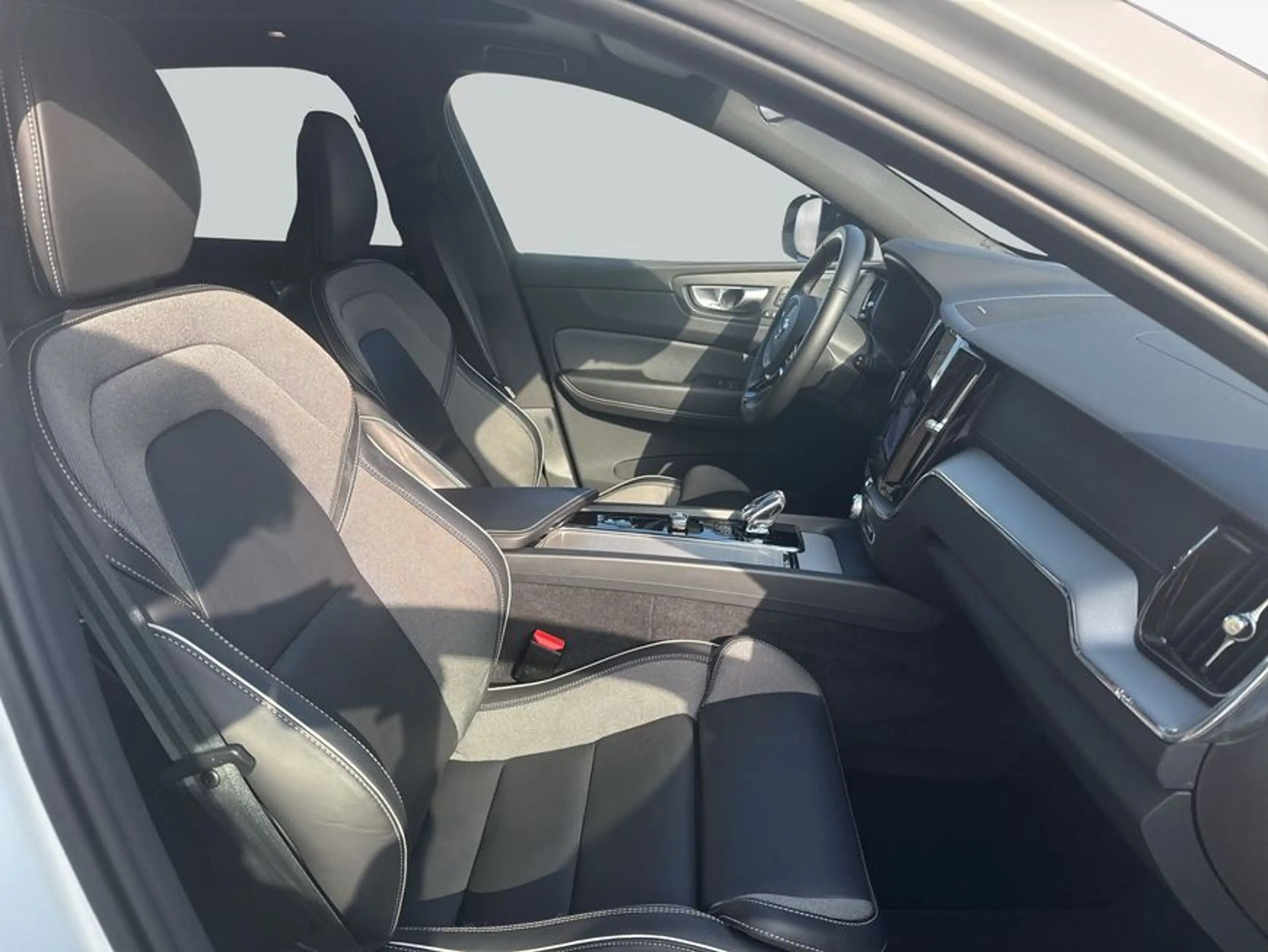 Volvo XC60 XC60 B5 B AWD Ultimate Dark — photo 8