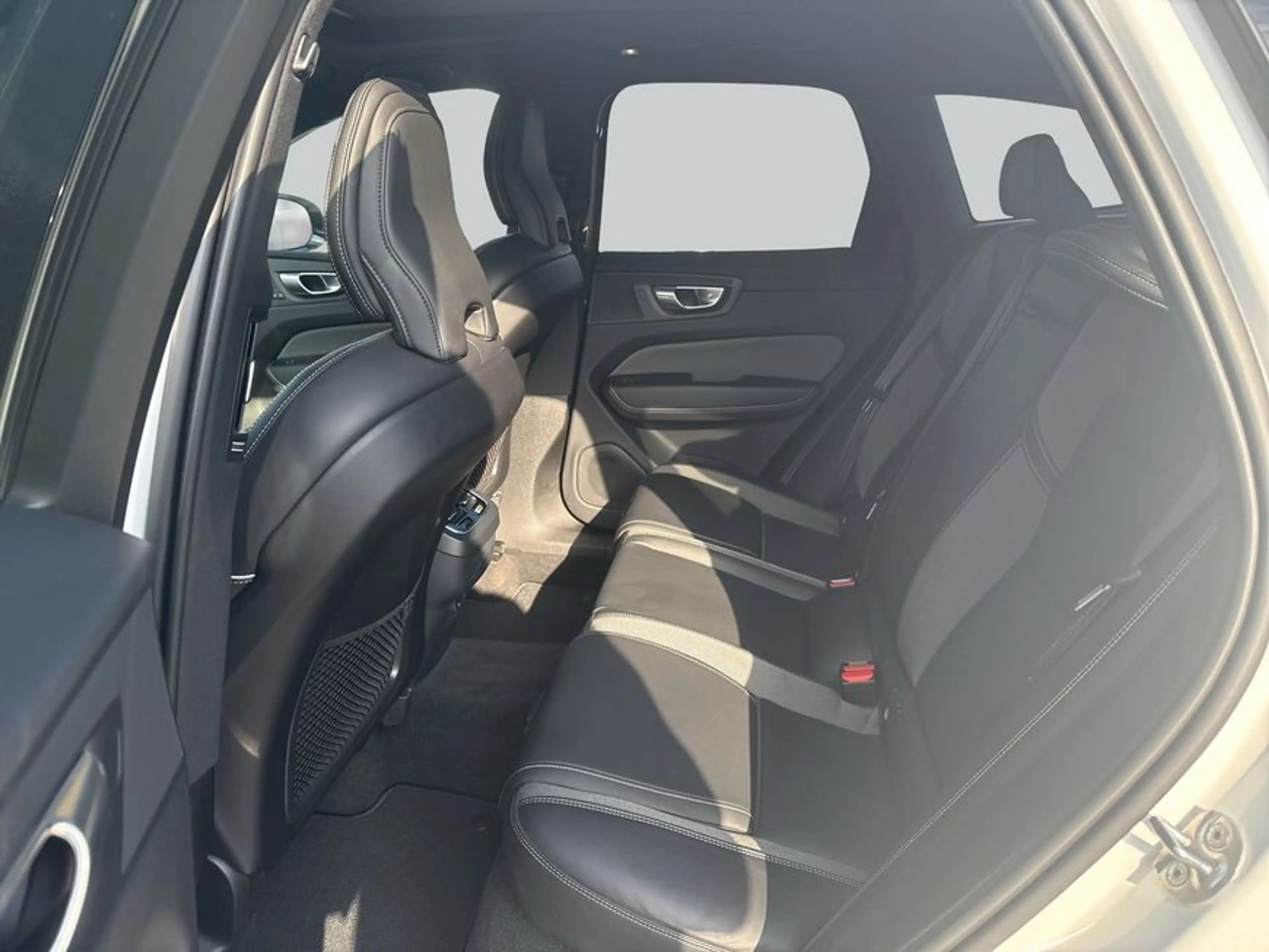 Volvo XC60 XC60 B5 B AWD Ultimate Dark — photo 10