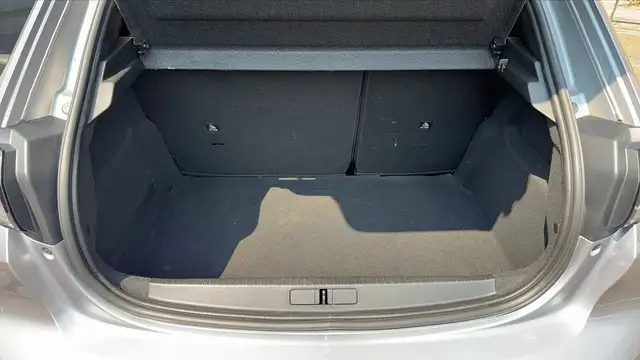 Peugeot 208 view 14