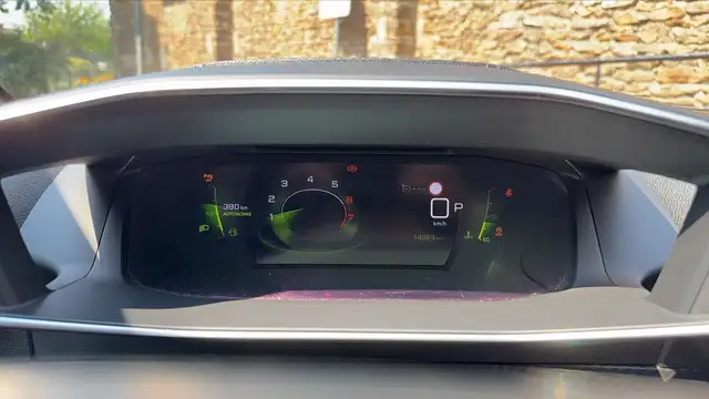 Peugeot 208 view 12