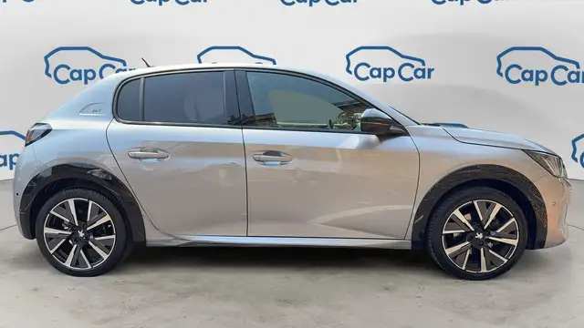 Peugeot 208 view 4