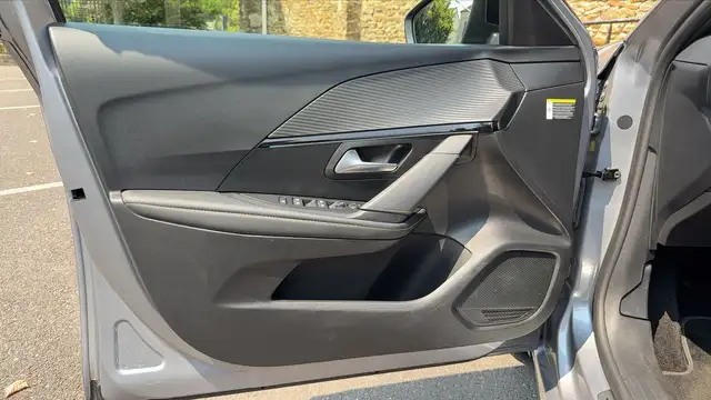 Peugeot 208 view 7
