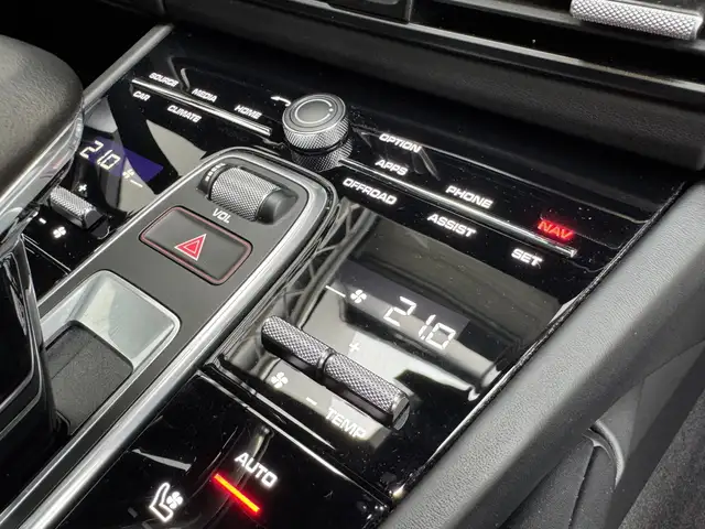 Porsche Cayenne view 30