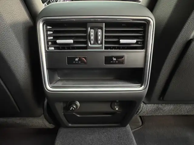 Porsche Cayenne view 26