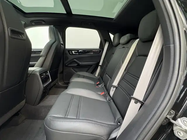 Porsche Cayenne view 19