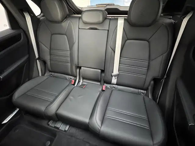 Porsche Cayenne view 18