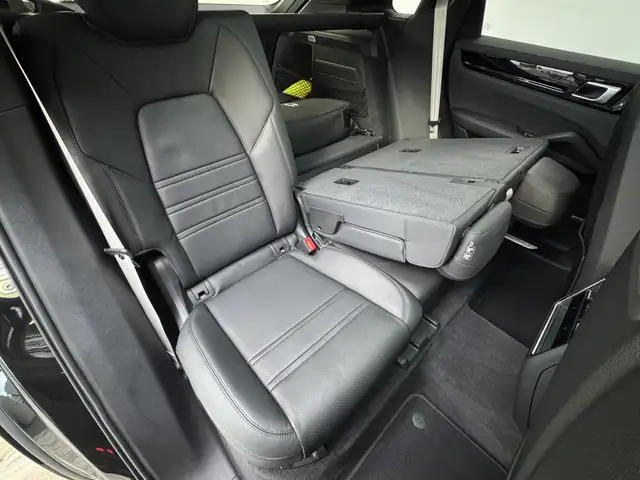 Porsche Cayenne view 23