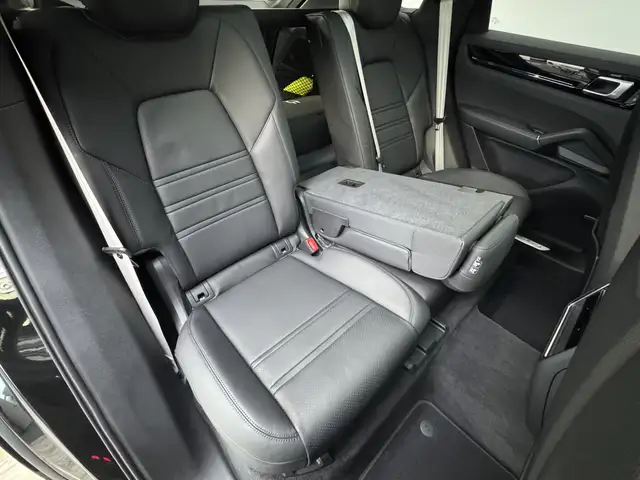 Porsche Cayenne view 24
