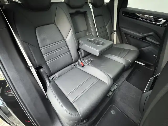 Porsche Cayenne view 25