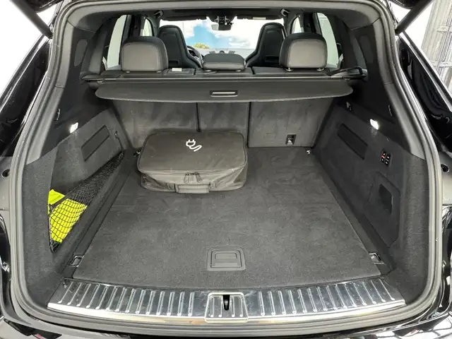 Porsche Cayenne view 21