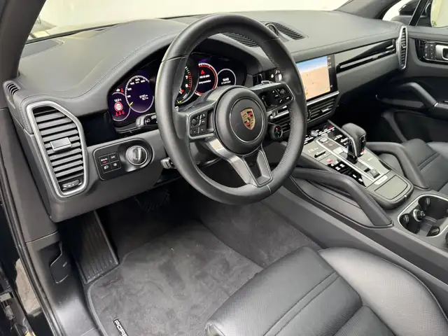 Porsche Cayenne view 8