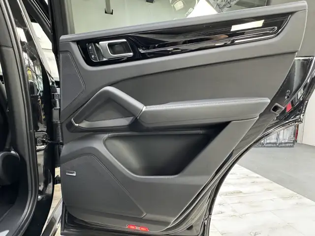 Porsche Cayenne view 28