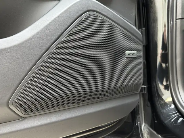 Porsche Cayenne view 16