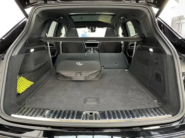 Porsche Cayenne view 22
