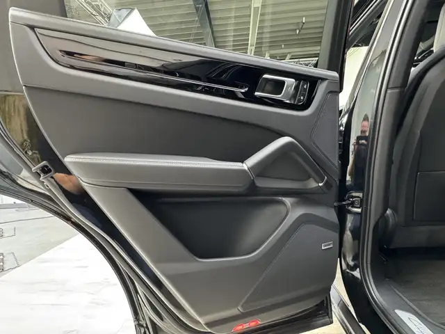 Porsche Cayenne view 20
