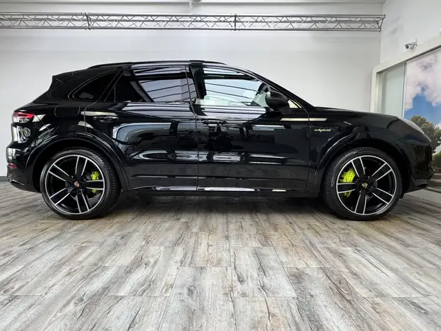 Porsche Cayenne view 4