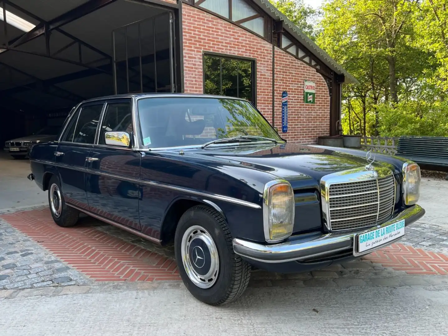 Mercedes-Benz 220 D w115 Tres Bel Etat De Conservation - 2