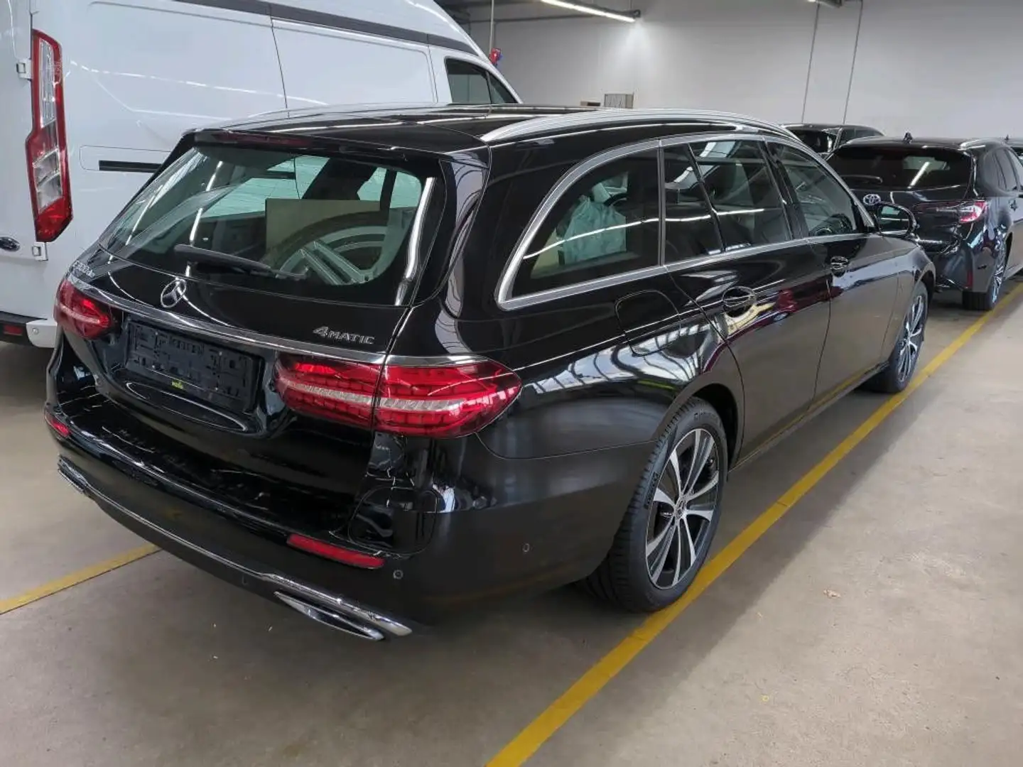 Mercedes-Benz E 300 de ALLRAD AHK*Distro*Mubeam*Leder*Navi*360 Schwarz - 2