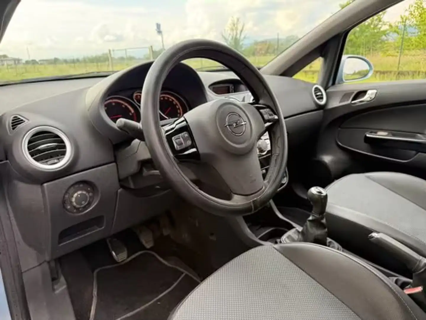 Opel Corsa Corsa 4p 1.5d Swing Verde - 2