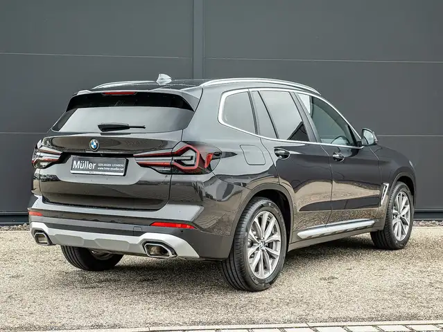 BMW X3 view 2