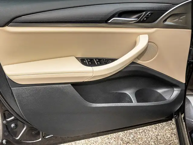 BMW X3 view 16