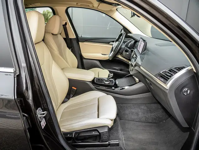 BMW X3 view 4