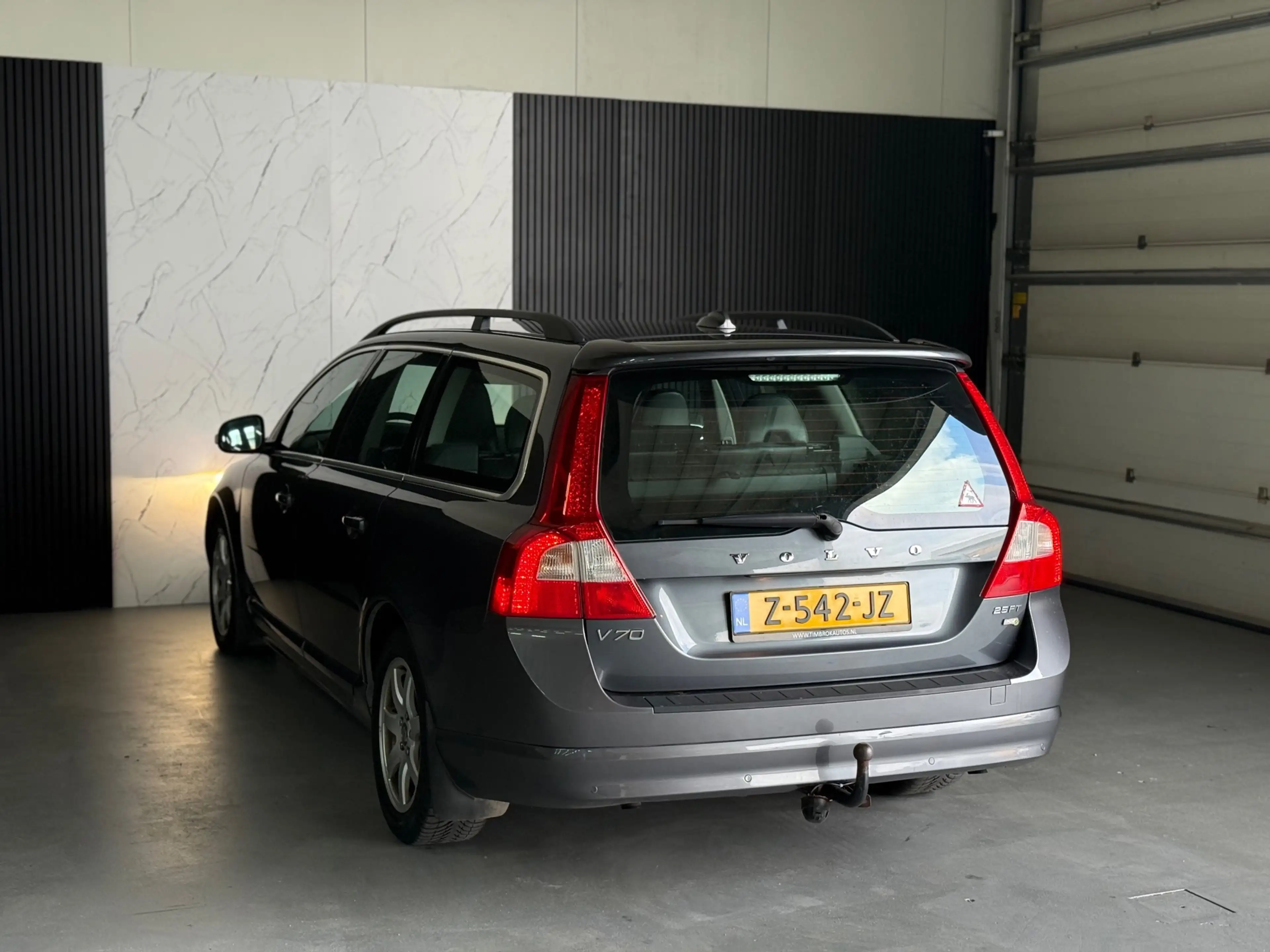 Volvo V70 2.5T AUTOMAAT LEDER/XENON/CLIMA! NETTE STAAT! — photo 6