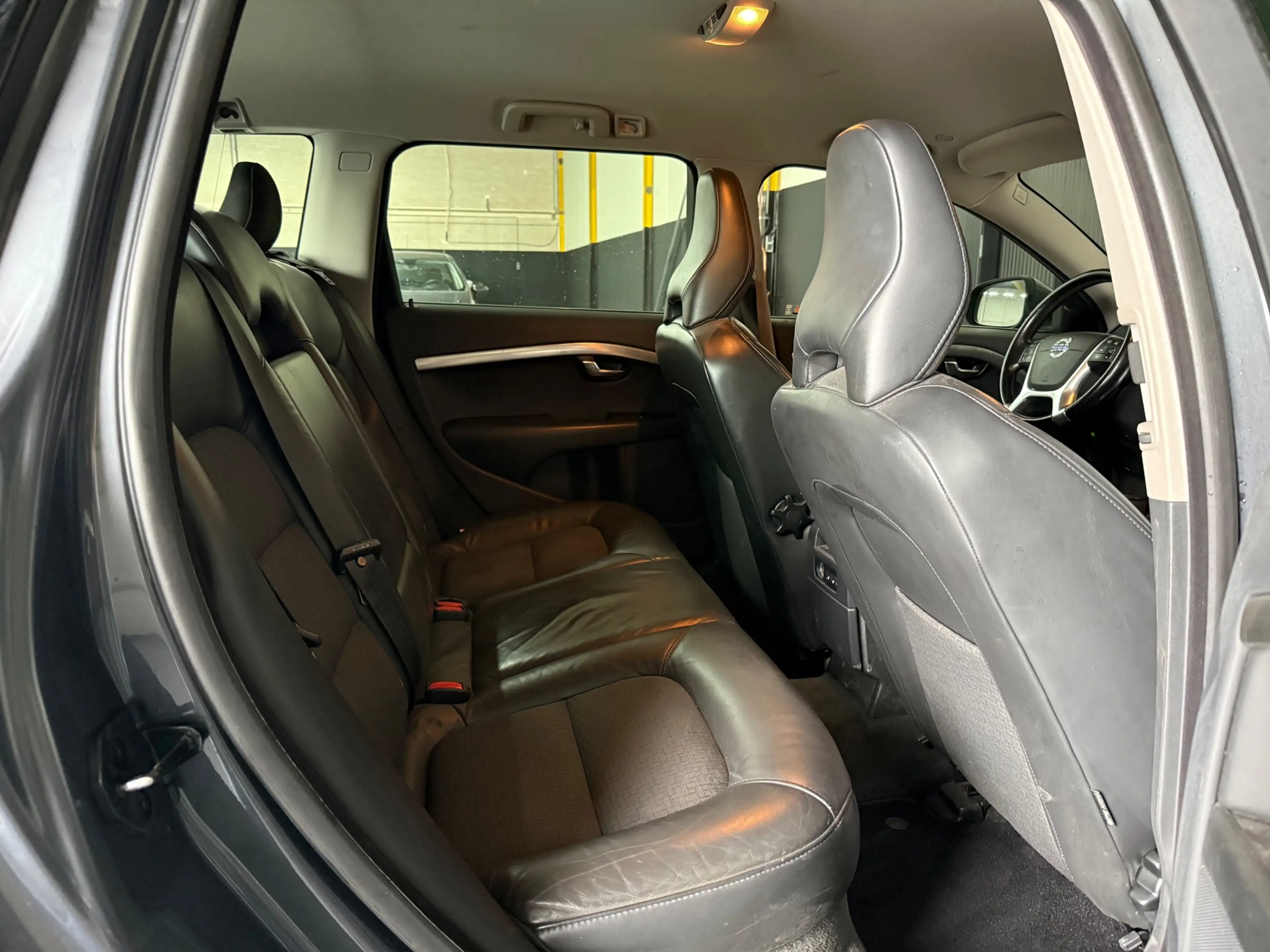 Volvo V70 2.5T AUTOMAAT LEDER/XENON/CLIMA! NETTE STAAT! — photo 7