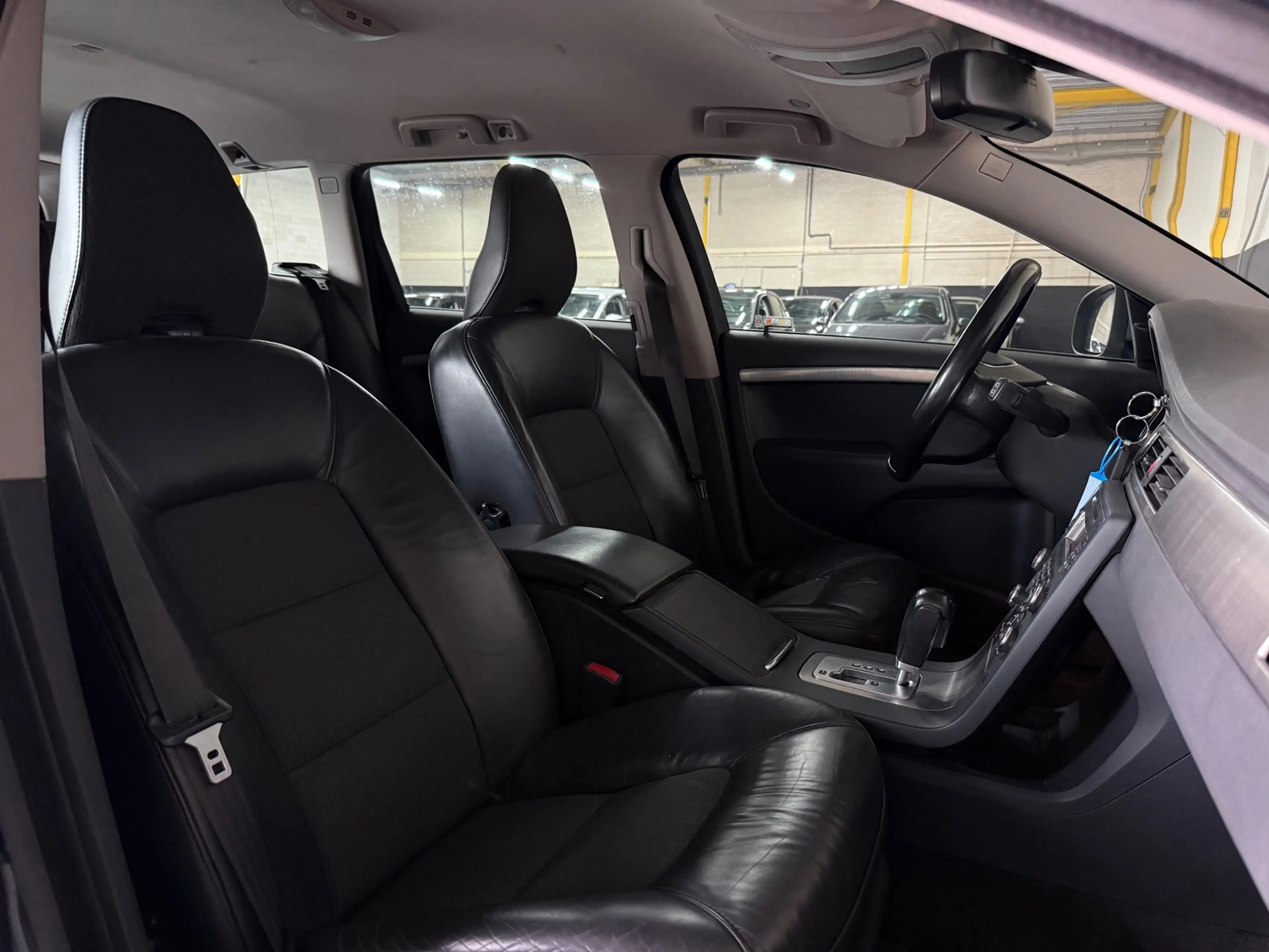 Volvo V70 2.5T AUTOMAAT LEDER/XENON/CLIMA! NETTE STAAT! — photo 9