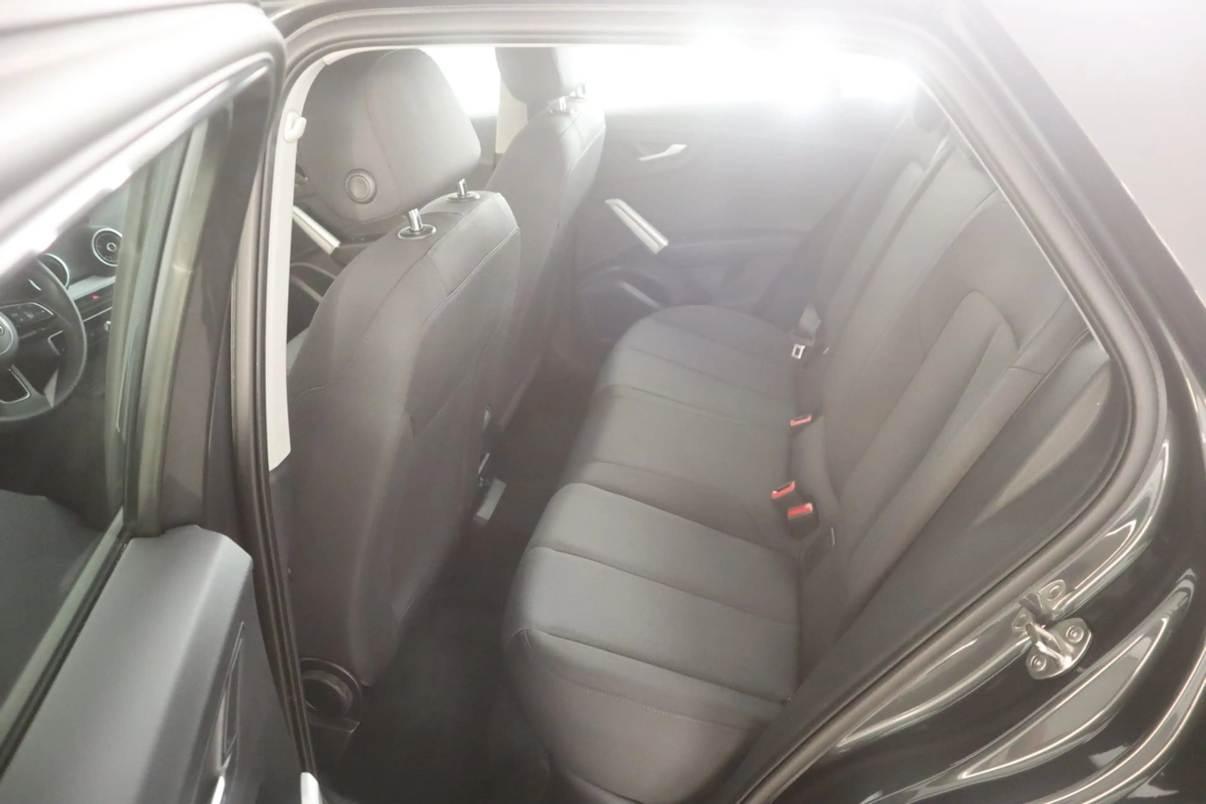 Audi Q2 35 TFSI intense — photo 8