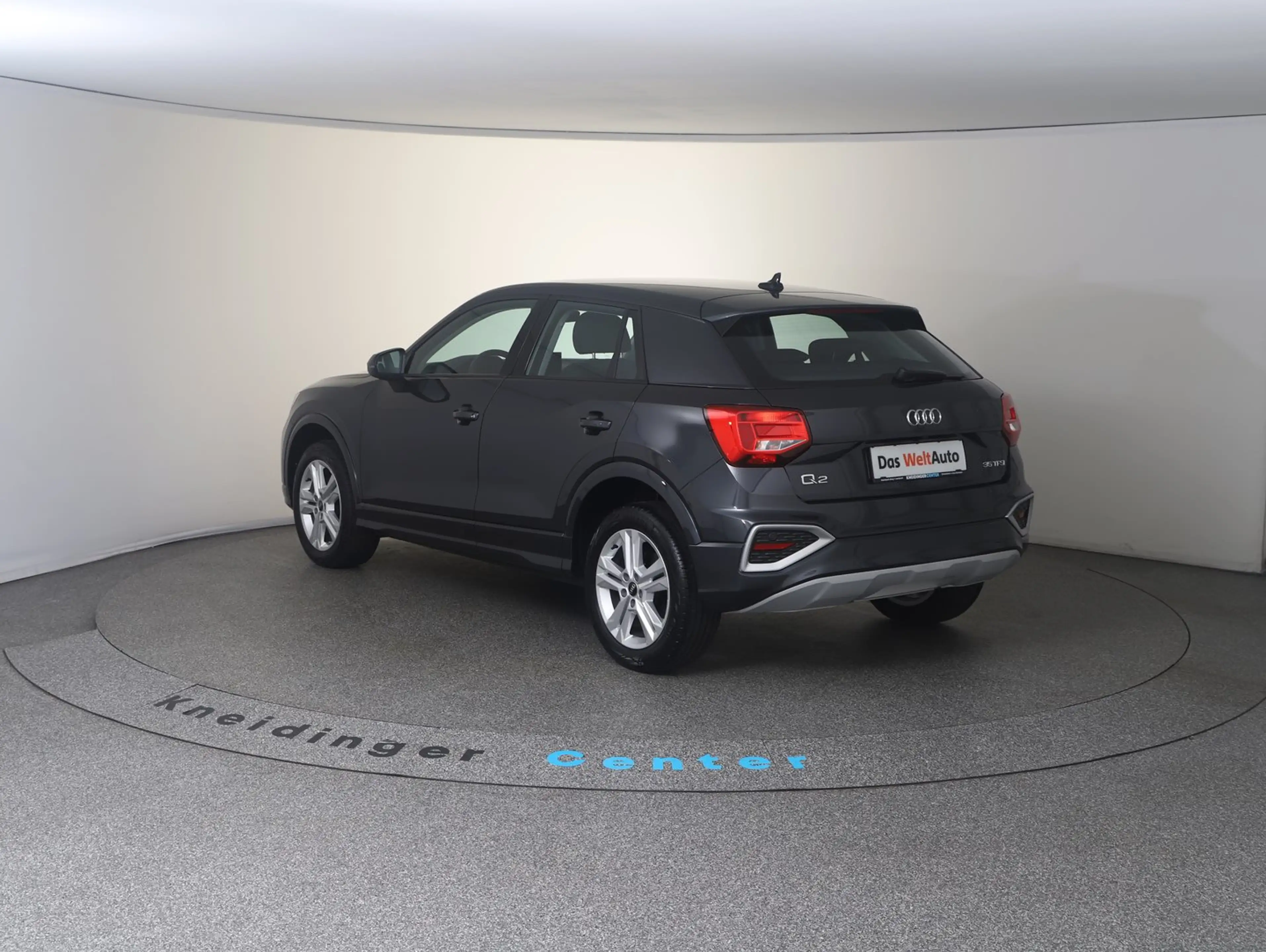 Audi Q2 35 TFSI intense — photo 2