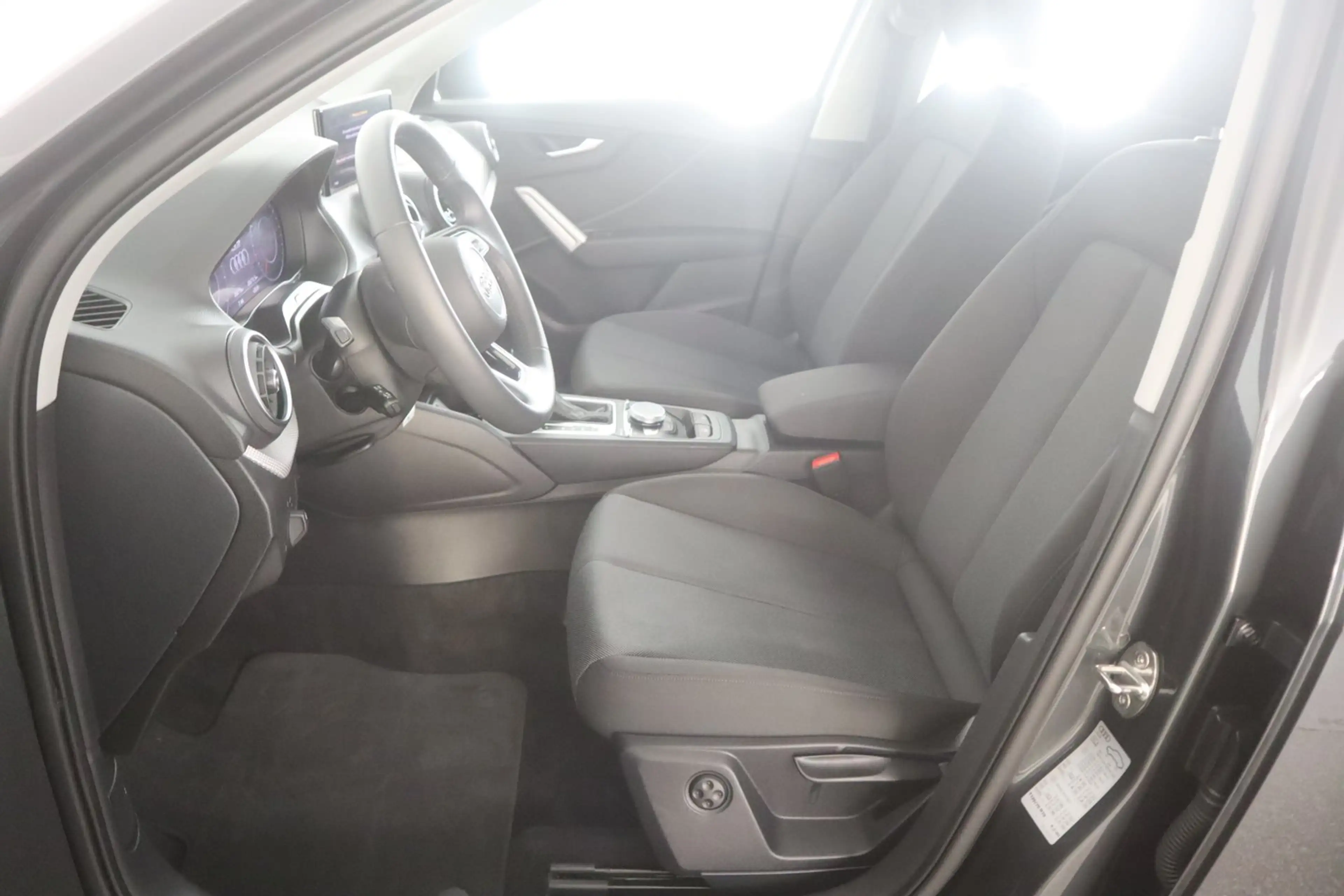 Audi Q2 35 TFSI intense — photo 12
