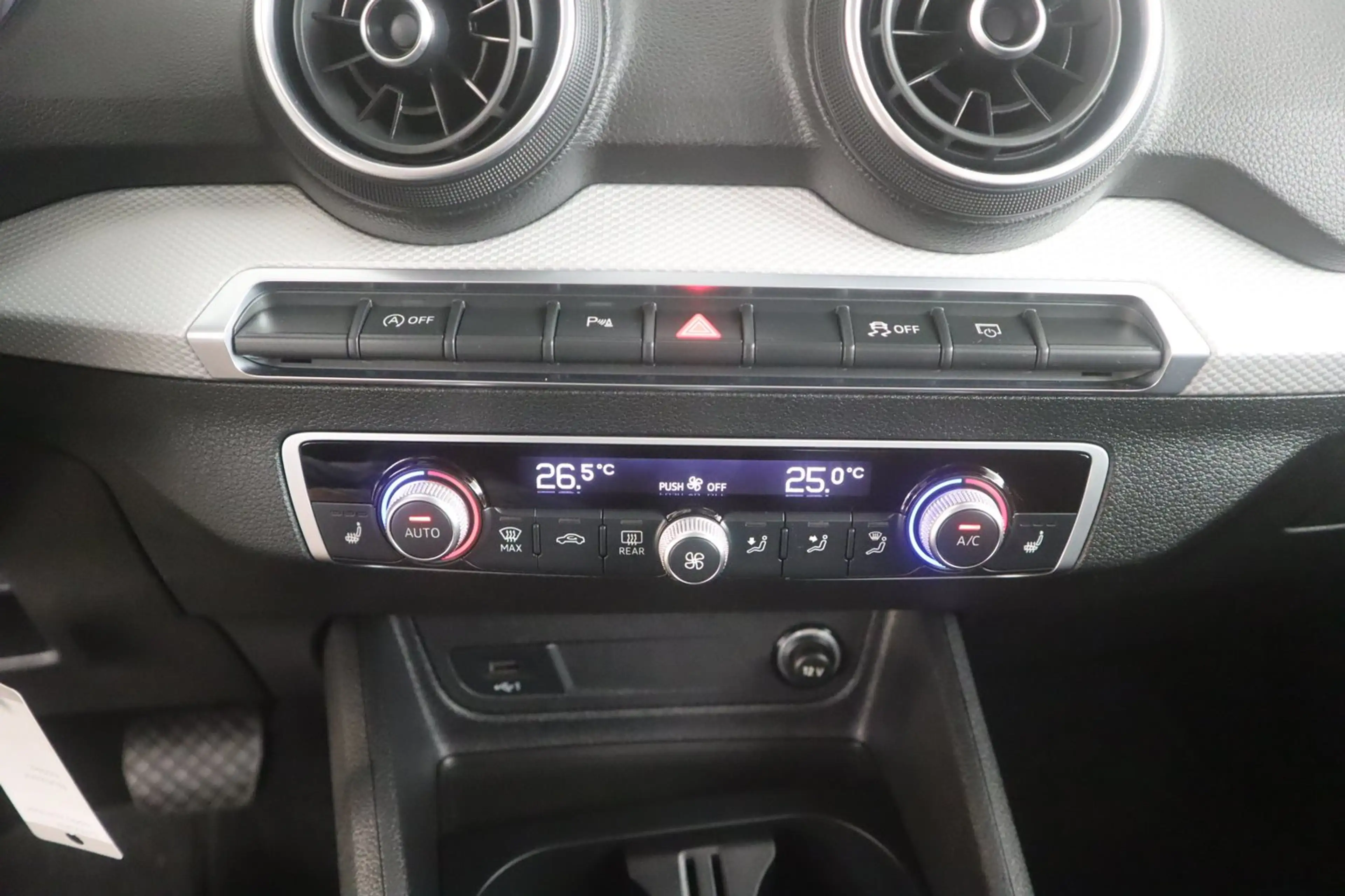 Audi Q2 35 TFSI intense — photo 14