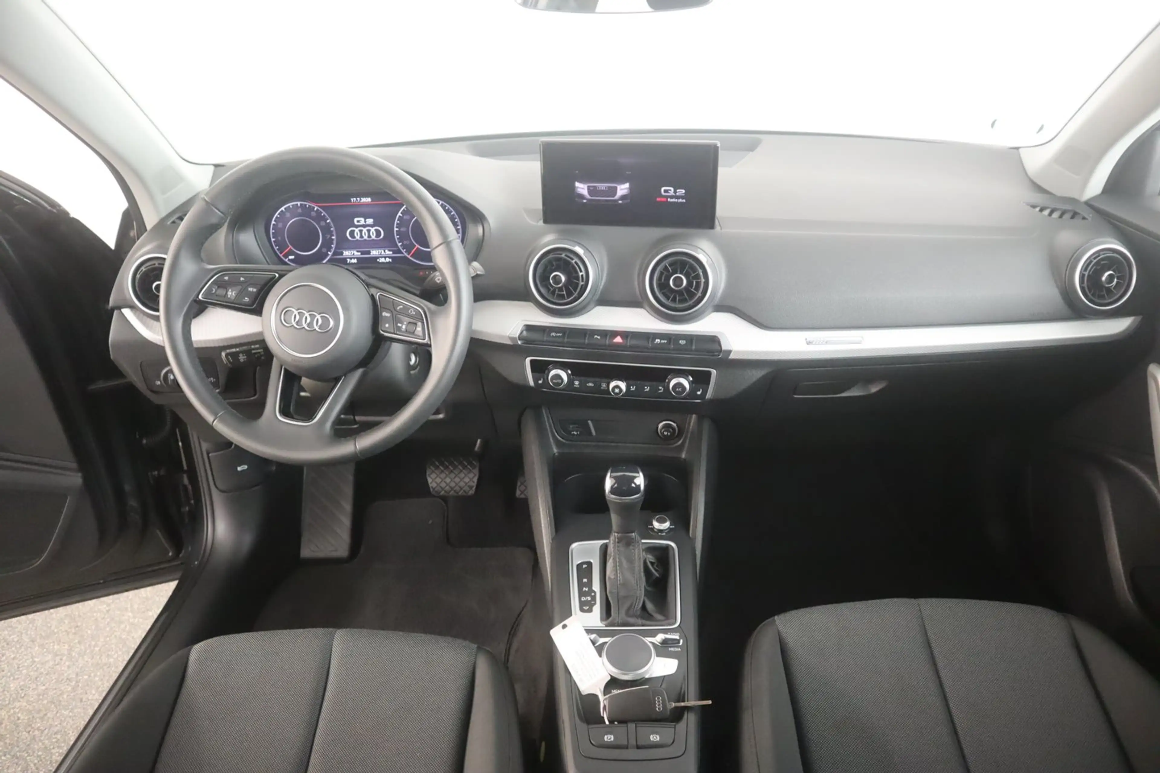 Audi Q2 35 TFSI intense — photo 9