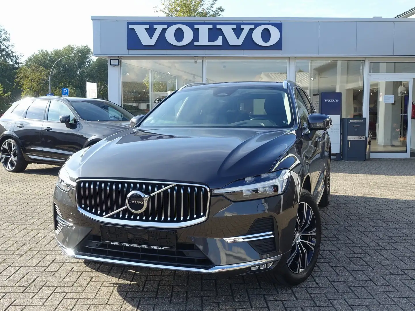 Volvo XC60 B4 AWD Diesel Inscription AHK/STDHZG/KAMERA Grijs - 1
