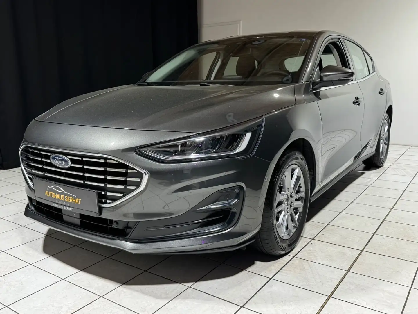 Ford Focus Titanium *CARPLAY*KAMERA*NAVI*LED*PDC*SHZ* Gris - 1