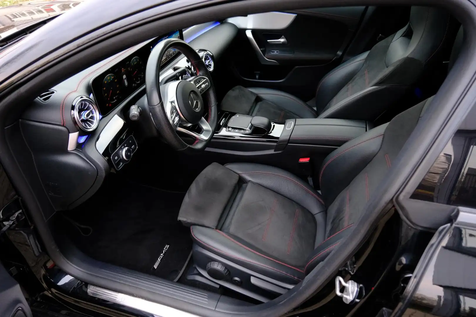 Mercedes-Benz CLA 200 Shooting Brake AMG Aut. Pano|Sportstoelen|Navi|Cam Zwart - 2