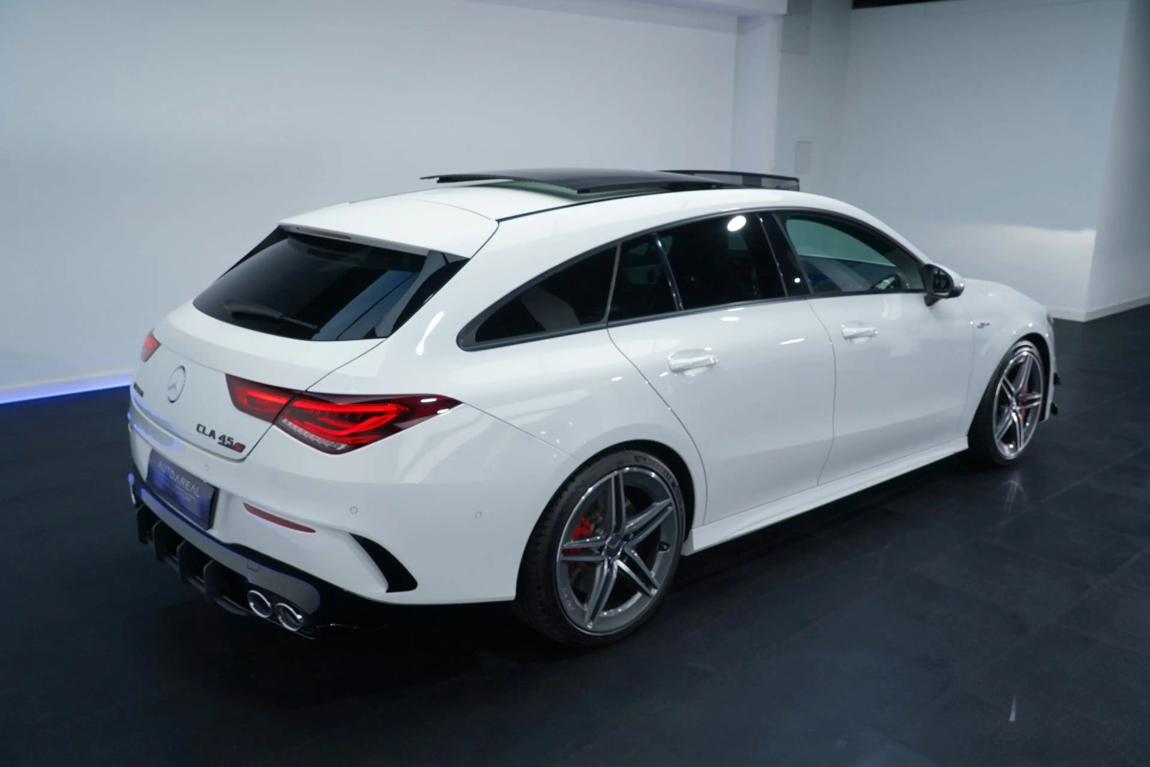 Mercedes-Benz CLA 45 AMG Shooting Brake 8G/LED/PANO/KAM/AMBIEN — photo 7