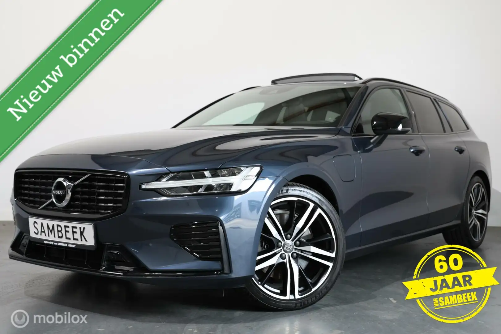 Volvo V60 2.0 T6 Recharge AWD R-Design-PANO-WINTERPACK-NAVI- Blauw - 1