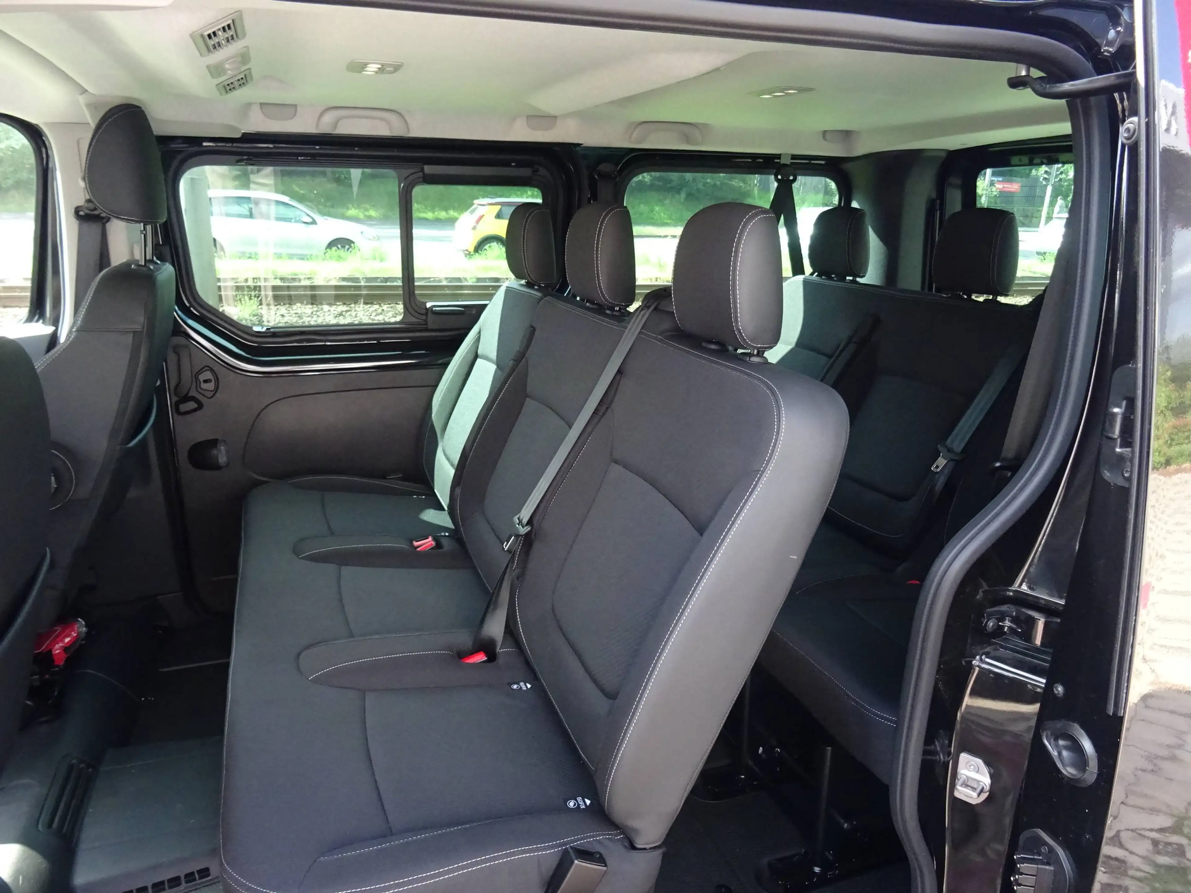 Nissan Primastar Primastar Kombi9 L1H1 2,8 dCi 150  MT Tekna 8 Sitzer — photo 6