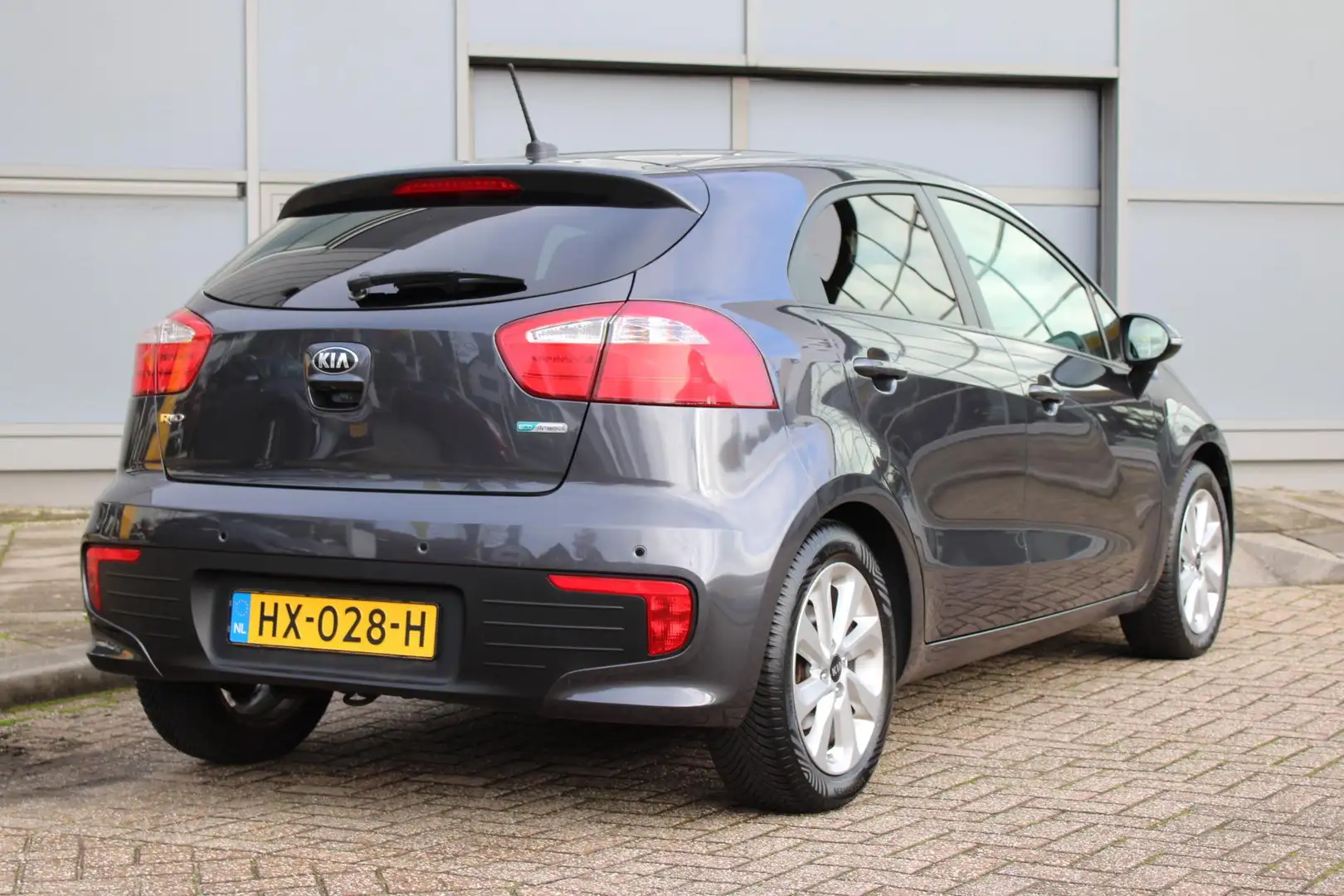 Kia Rio 1.2 CVVT ExecutiveLine | Navigatie | Camera | Stoe Grijs - 2