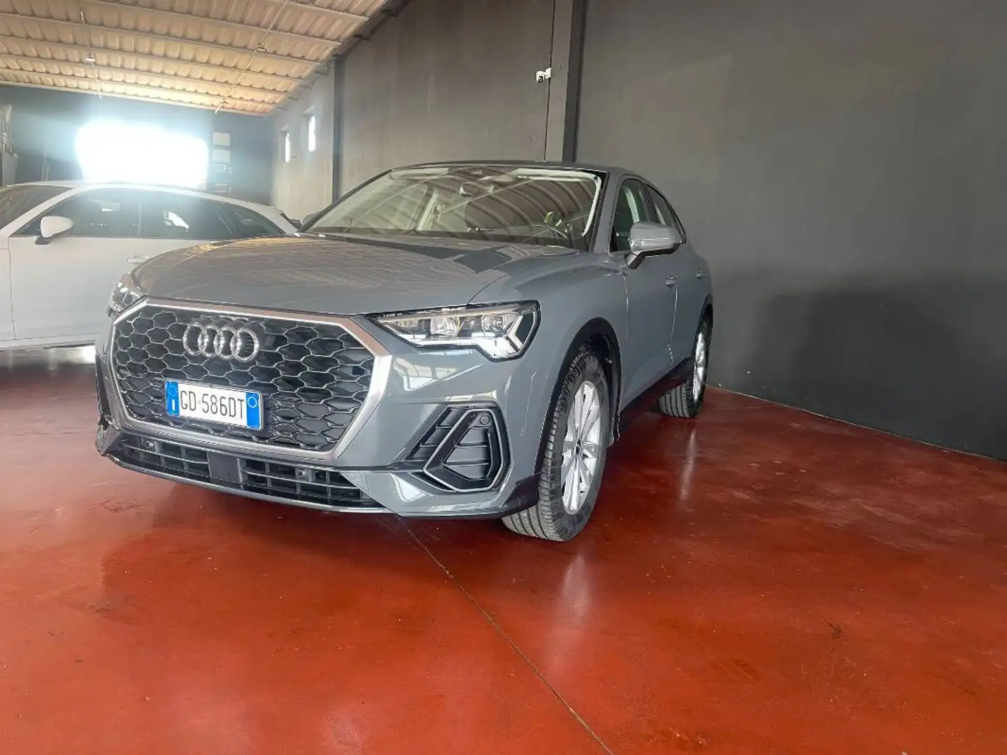 Audi Q3 35 2.0 tdi Business Plus s-tronic Gris - 2