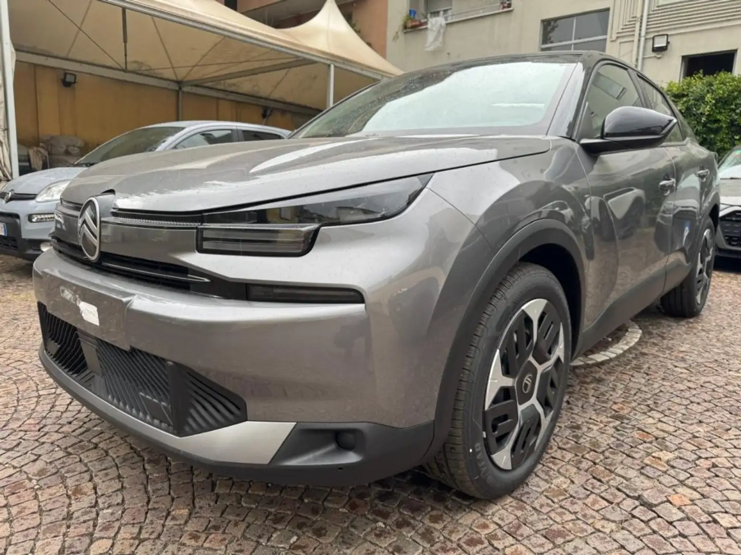 Citroen C4 Hybrid 145 e-DCS6 Plus Grijs - 1