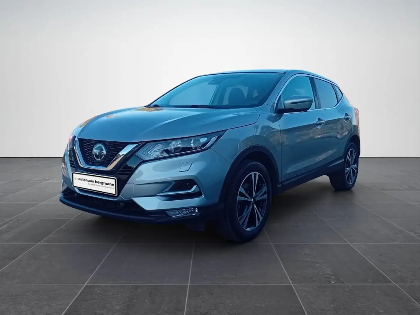 Nissan Qashqai 1.3 DIG-T N-CONNECTA Серебристый - 1